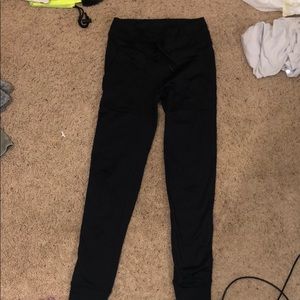Black Aerie leggings with a tie and pockets